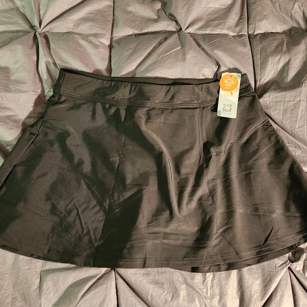 NWT..Women's swimsuit skirt